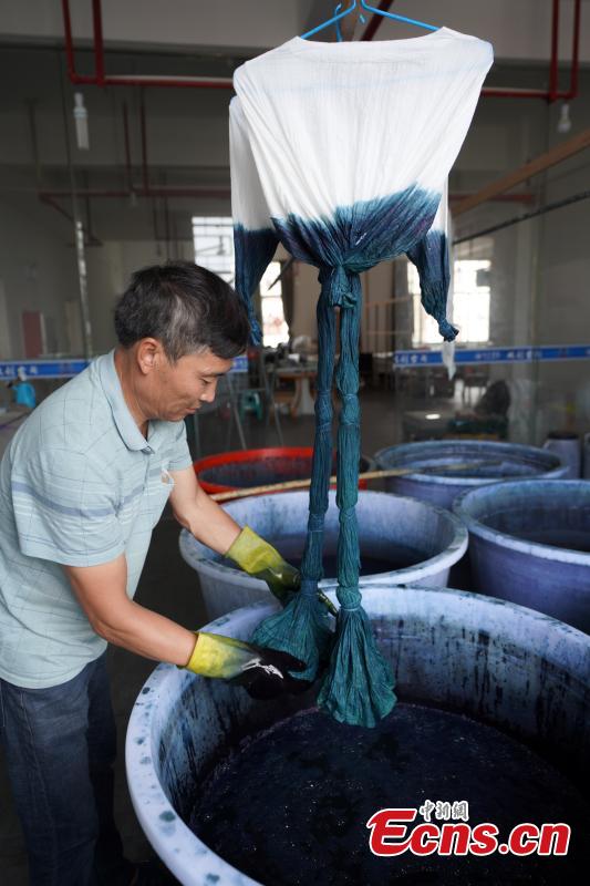 Guizhou: Artesanato tradicional ajuda popula??o a sair da pobreza