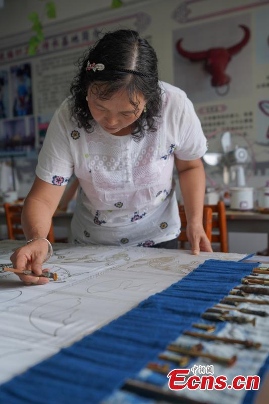 Guizhou: Artesanato tradicional ajuda popula??o a sair da pobreza