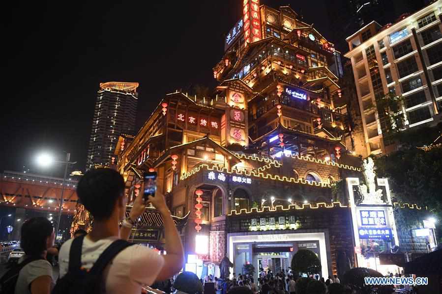 Chongqing: Economia noturna enriquece escolhas de consumo dos cidad?os e atrai visitantes