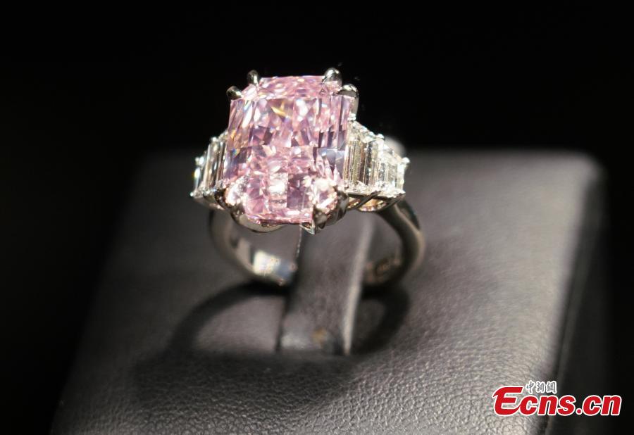 Diamante rosa de 10 quilates pode arrecadar até US $ 25 milh?es no leil?o da Sotheby's