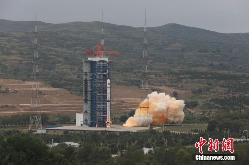 China lan?a três novos satélites