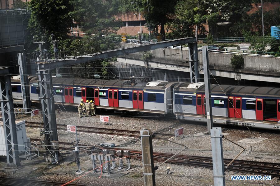 8 pessoas feridas após descarrilamentos de trem perto da esta??o de metr? Hung Hom de Hong Kong
