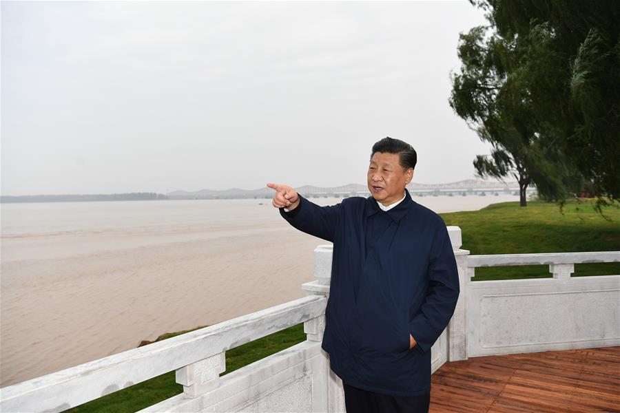 Xi inspeciona empresa manufatureira e a prote??o ecológica do Rio Amarelo no centro da China