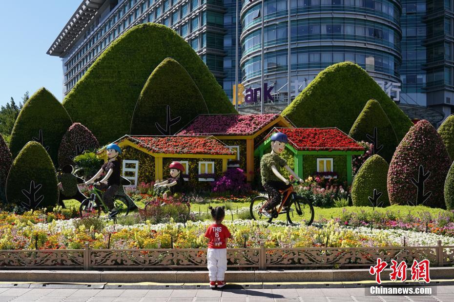 Beijing: Canteiros de flores decoram ruas para o Dia Nacional
