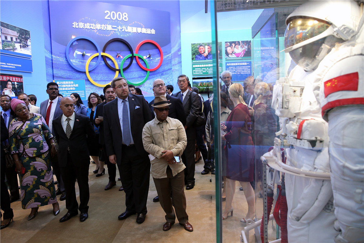 Exposi??o mostra progresso da na??o