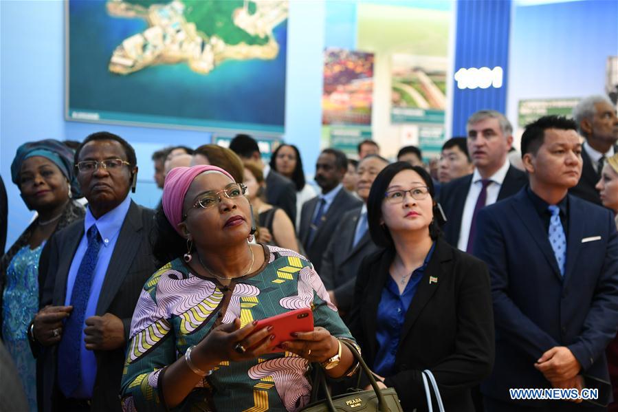 Exposi??o mostra progresso da na??o