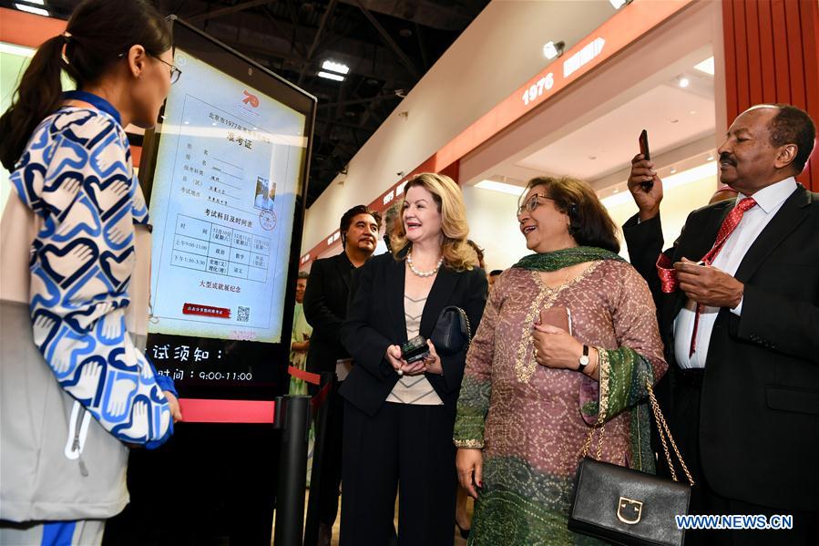 Exposi??o mostra progresso da na??o