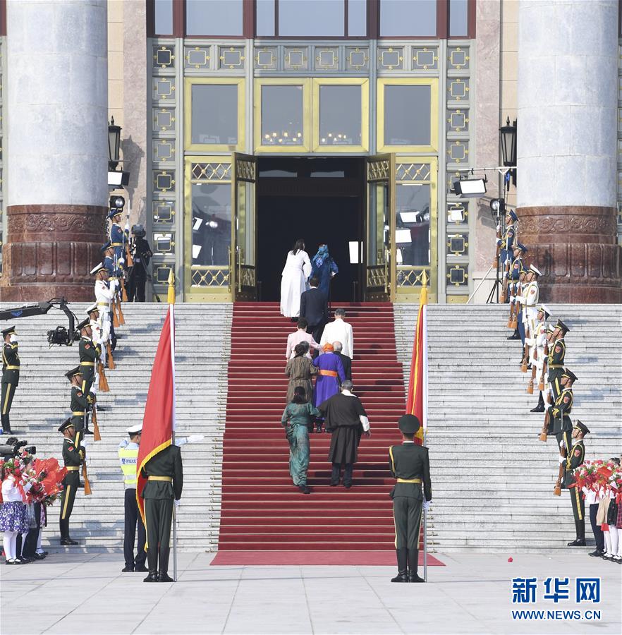 China reconhece contribui??es notáveis de 42 pessoas