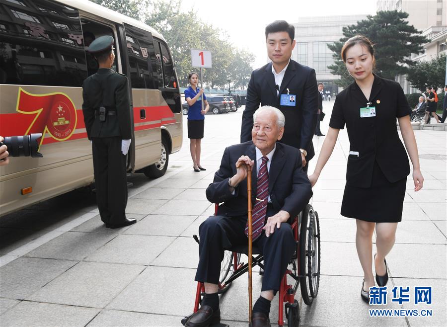 China reconhece contribui??es notáveis de 42 pessoas