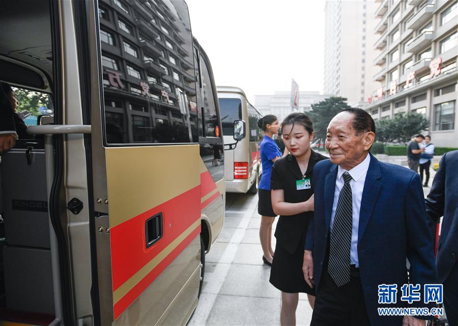 China reconhece contribui??es notáveis de 42 pessoas