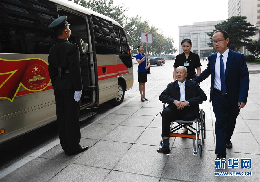 China reconhece contribui??es notáveis de 42 pessoas