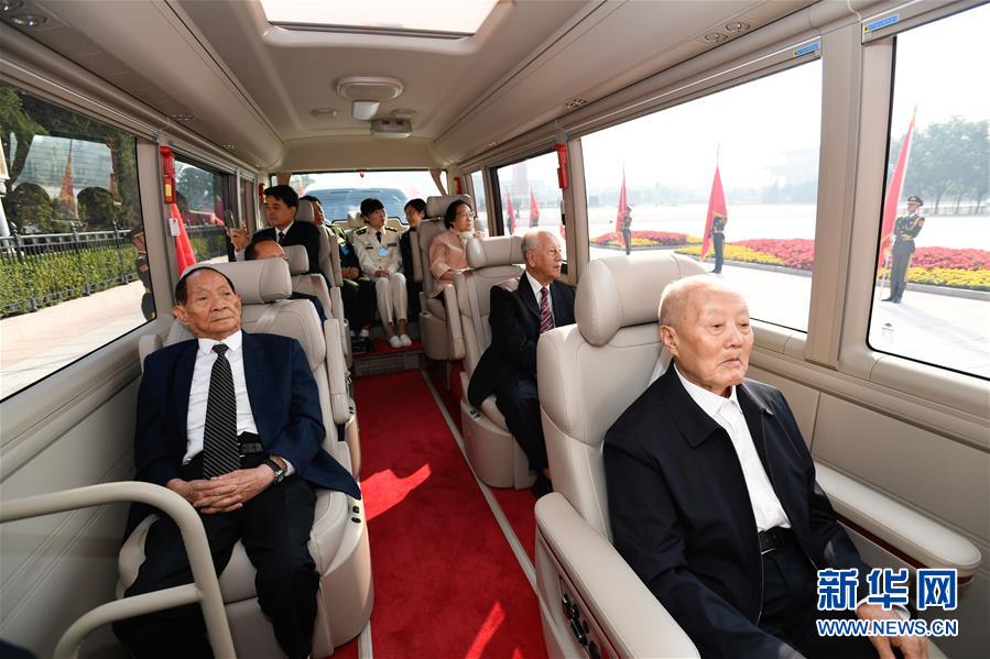 China reconhece contribui??es notáveis de 42 pessoas