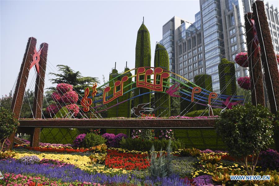 Canteiros de flores instalados em Beijing para celebrar o 70oaniversário da funda??o da Nova China
