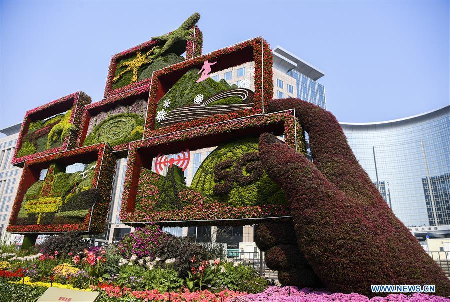 Canteiros de flores instalados em Beijing para celebrar o 70oaniversário da funda??o da Nova China