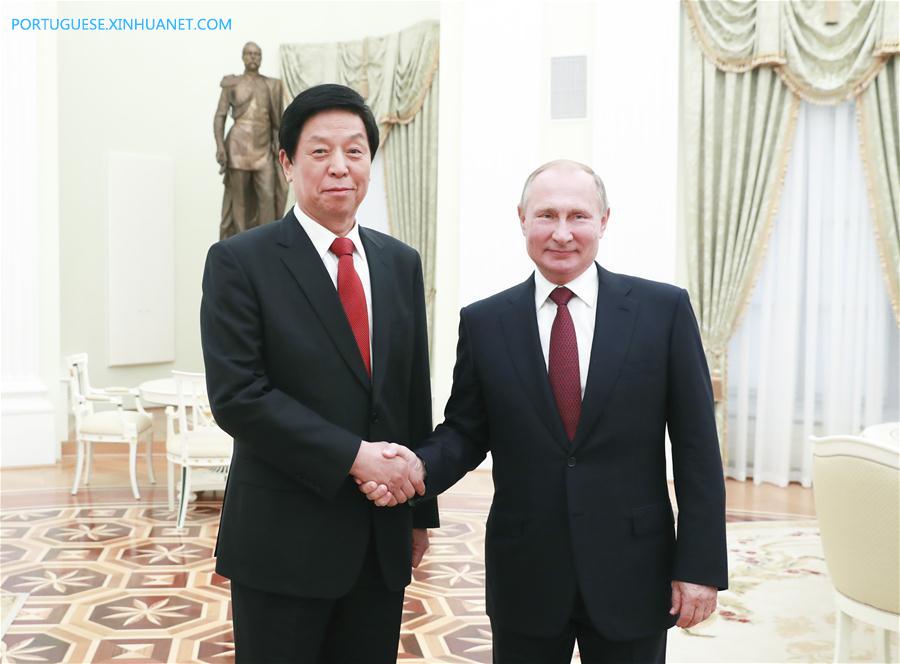 China e Rússia prometem promover coopera??o extensa e coordena??o legislativa