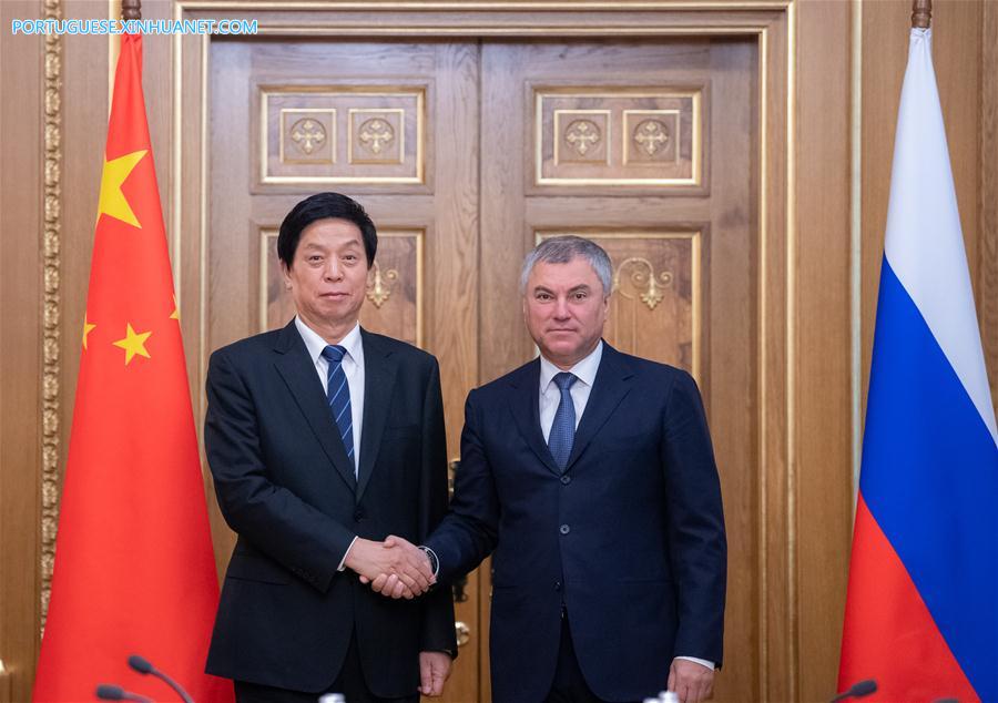 China e Rússia prometem promover coopera??o extensa e coordena??o legislativa