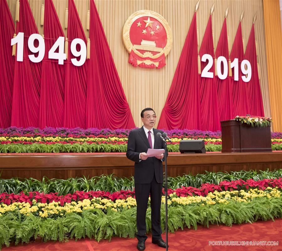 Xi destaca uni?o e esfor?os para revitaliza??o nacional na recep??o pelo 70o aniversário da República Popular da China