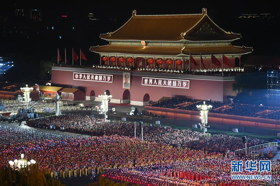 Beijing realiza gala noturna para celebrar o 70o aniversário da funda??o da Nova China