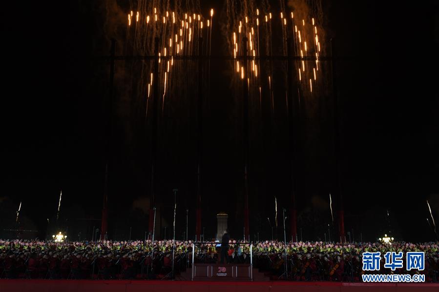 Beijing realiza gala noturna para celebrar o 70o aniversário da funda??o da Nova China