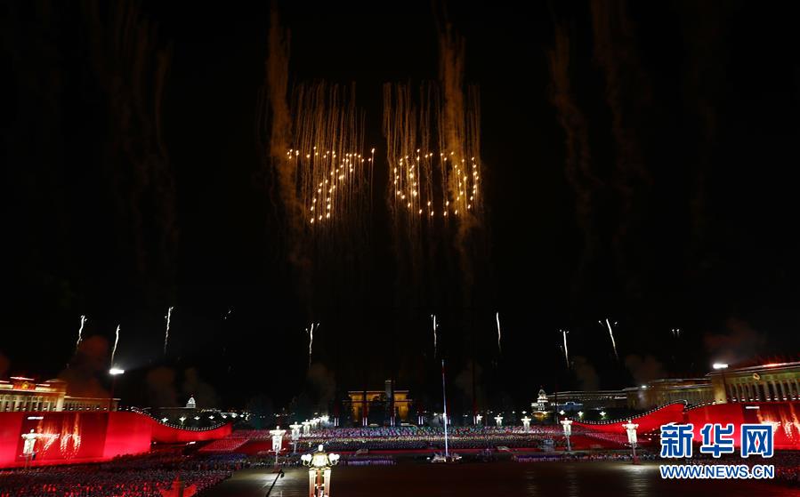 Beijing realiza gala noturna para celebrar o 70o aniversário da funda??o da Nova China