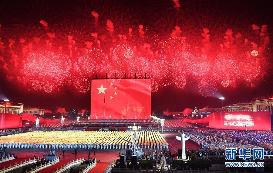 Beijing realiza gala noturna para celebrar o 70o aniversário da funda??o da Nova China