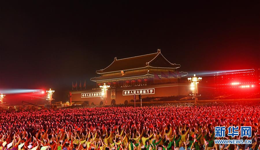 Beijing realiza gala noturna para celebrar o 70o aniversário da funda??o da Nova China