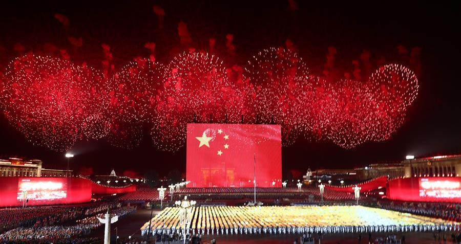 Beijing realiza gala noturna para celebrar o 70o aniversário da funda??o da Nova China