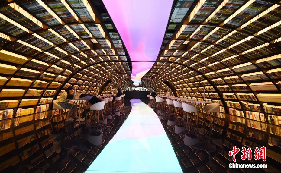 Hangzhou: nova livraria com belo design no Lago Oeste atrai cidad?os