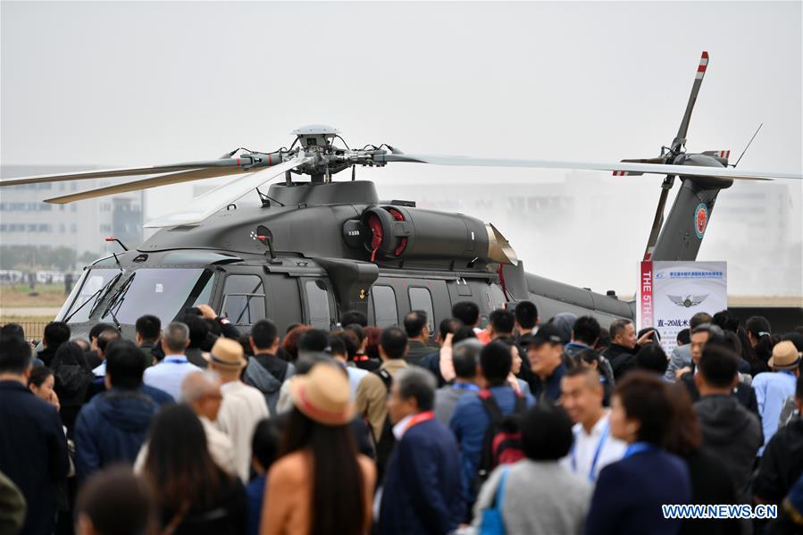 Helicóptero Z-20 da China faz voo de demonstra??o em Tianjin