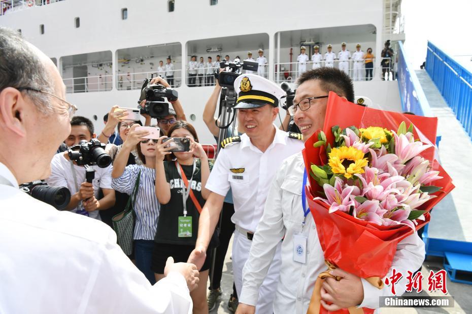 Primeiro navio quebra-gelo de fábrico chinês irá realizar a miss?o à Antártica