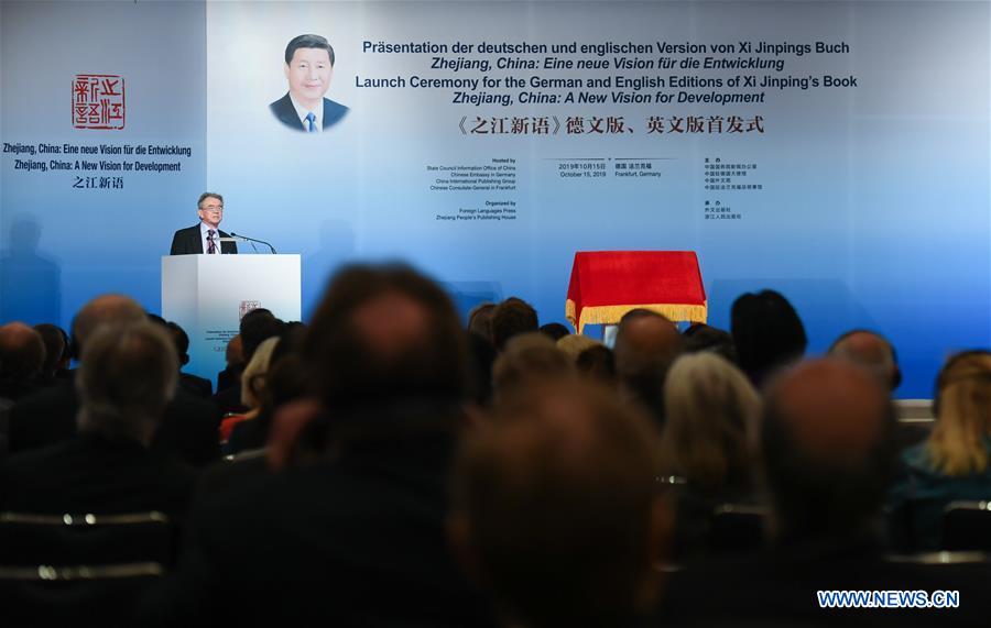 Edi??es alem? e inglesa do livro de Xi Jinping sobre o desenvolvimento lan?adas em Frankfurt