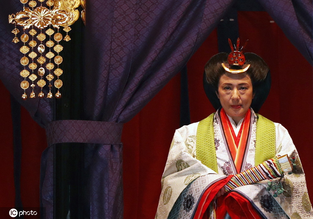 Imperador japonês ascende ao Trono do Crisantemo