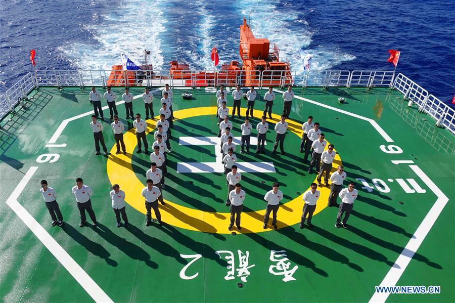 Navio quebra-gelo atravessa linha do equador rumo a expedi??o antártica