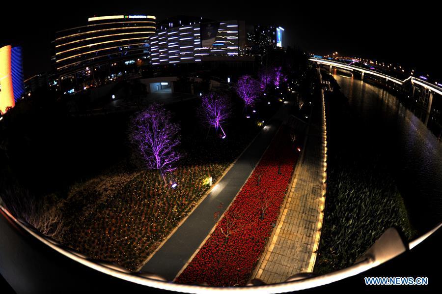 Panorama noturno do local da 2a CIIE em Shanghai