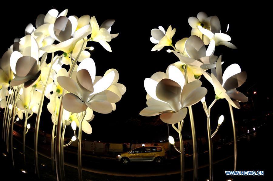 Panorama noturno do local da 2a CIIE em Shanghai