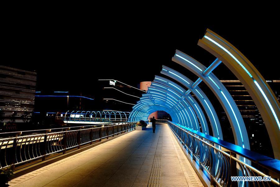 Panorama noturno do local da 2a CIIE em Shanghai