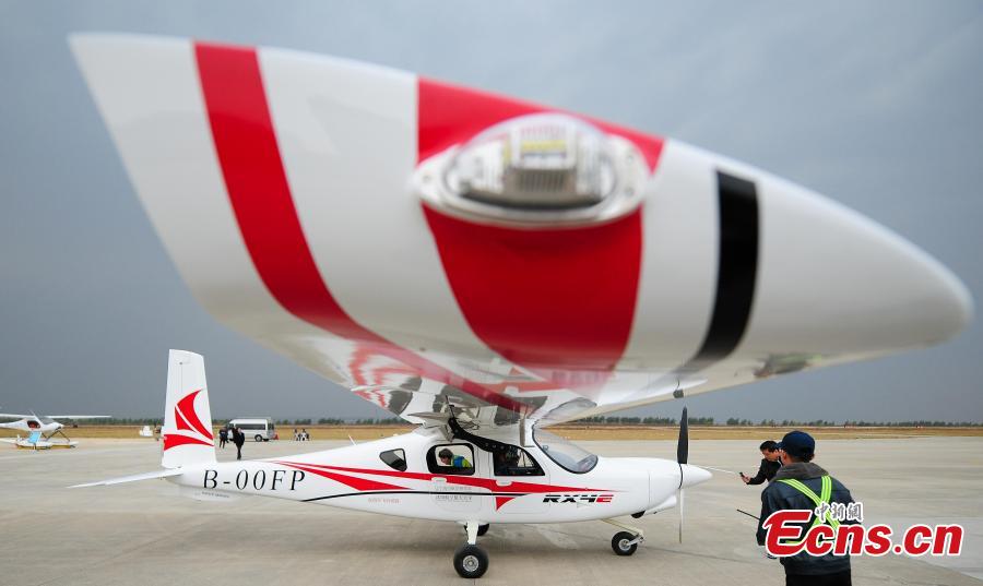 Avi?o elétrico de quatro assentos realiza voo inaugural na China