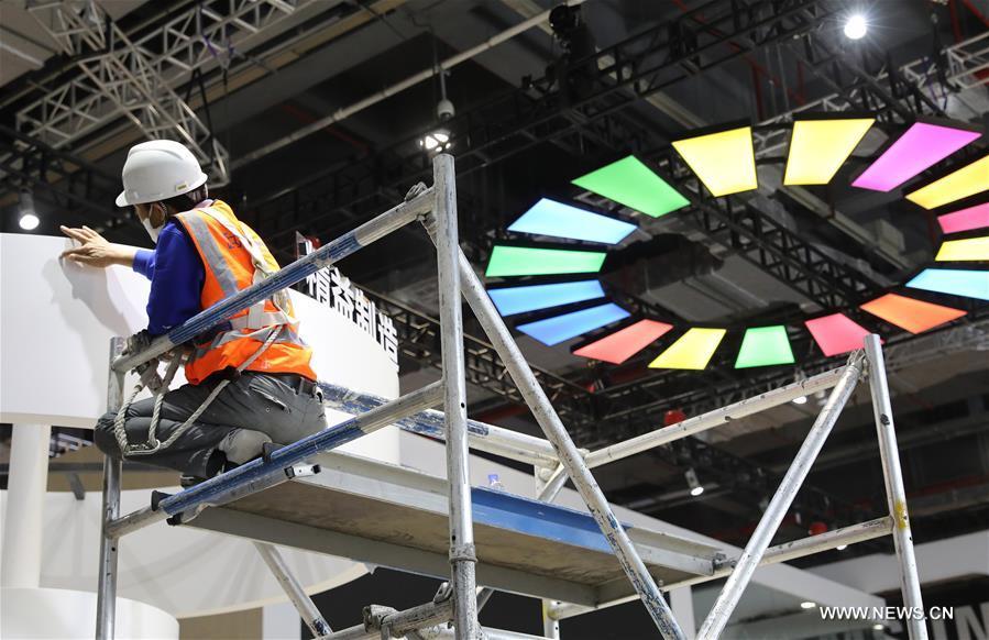 Trabalhadores preparam 2a CIIE em Shanghai