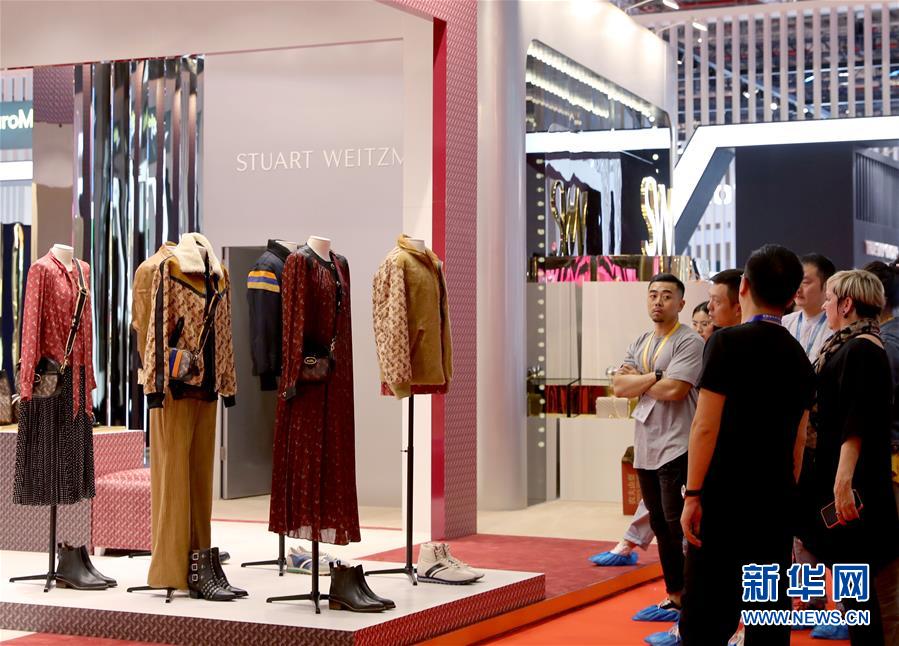 Prepara??o de estandes na 2a CIIE é concluída