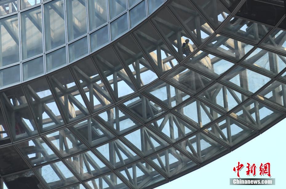 Constru??o do primeiro corredor circular suspenso da China conclui oficialmente