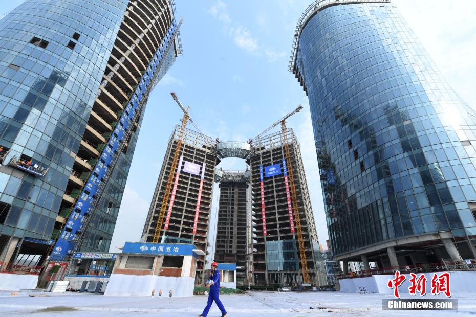 Constru??o do primeiro corredor circular suspenso da China conclui oficialmente