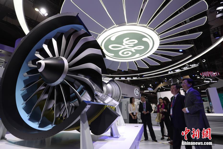 Rob? de separa??o de lixo atrai aten??es na 2a CIIE