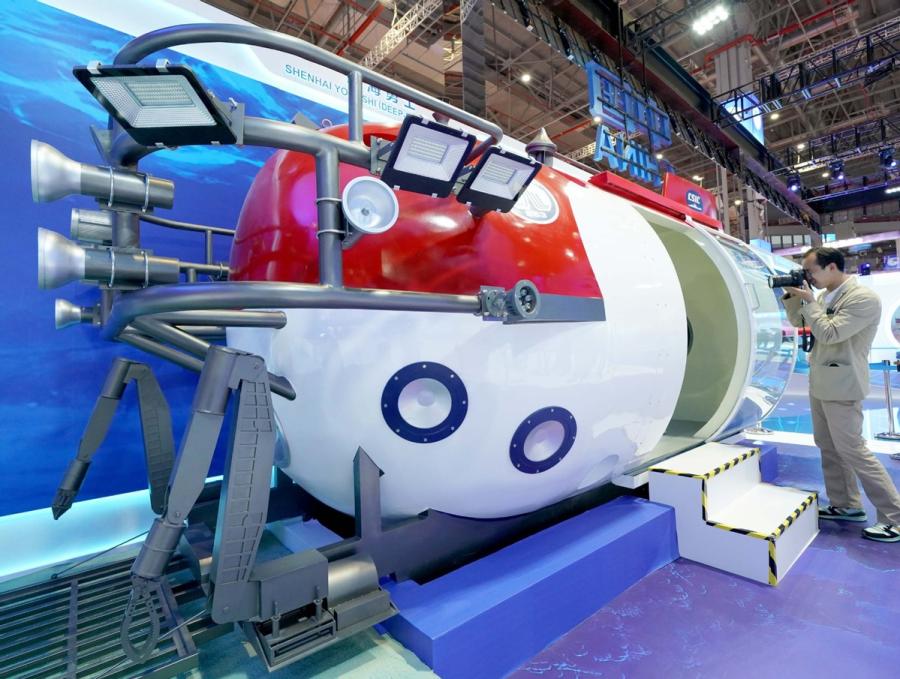 Visita do pavilh?o da China na 2a CIIE