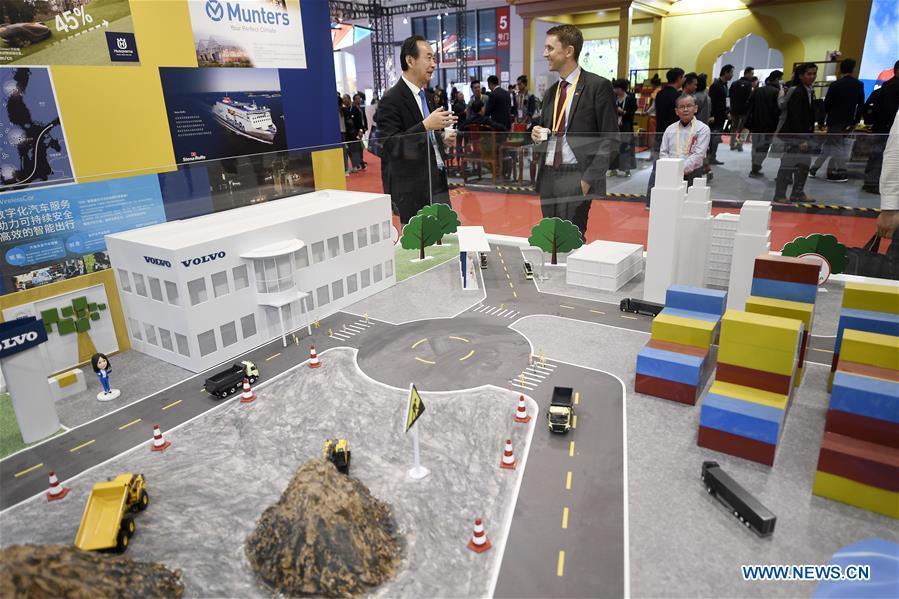 Pavilh?es nacionais em 2a CIIE