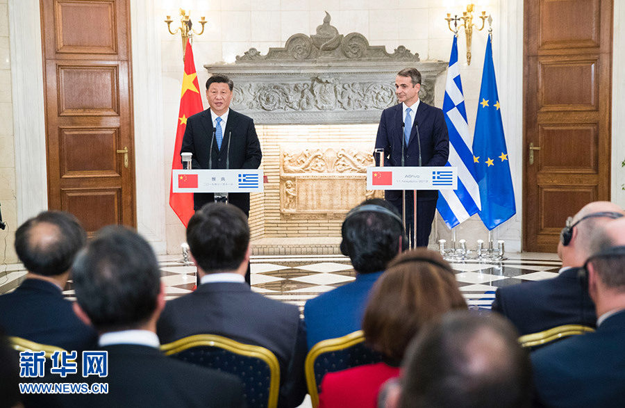 Xi e premiê grego visitam Porto de Piraeus e elogiam a coopera??o sob Iniciativa do Cintur?o e Rota