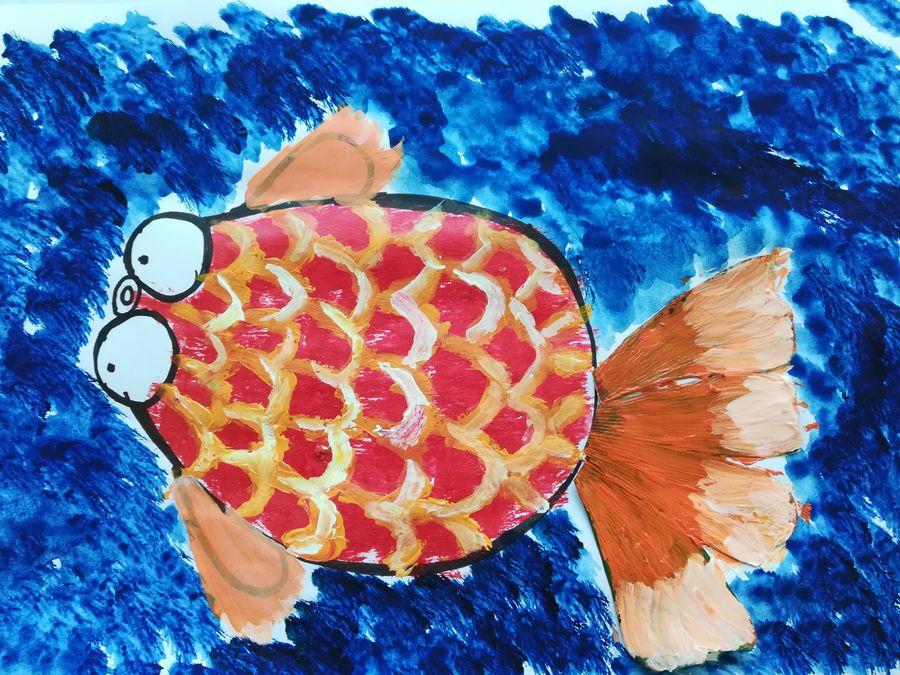 Estudantes universitários chineses transformam folhas em arte