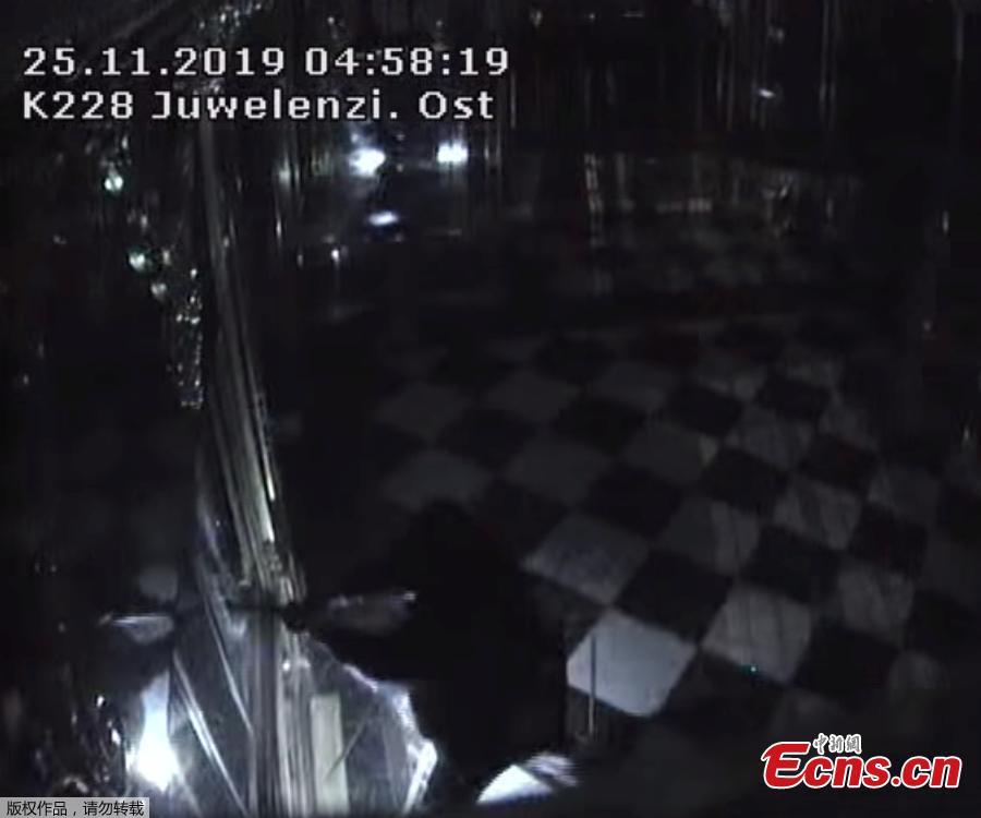 Ladr?es?roubam?jóias?de?valor?inestimável?em?museu?alem?o