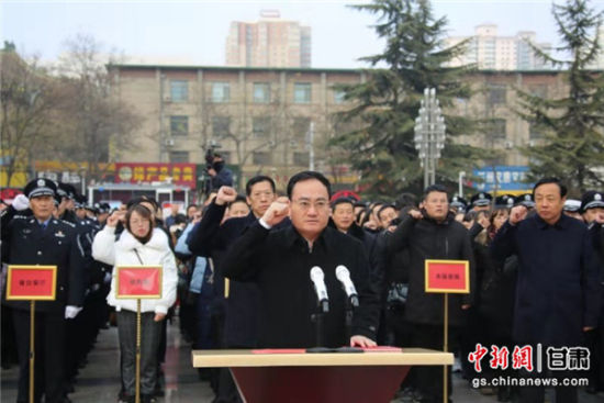 China lan?a campanha de publicidade de uma semana sobre a Constitui??o