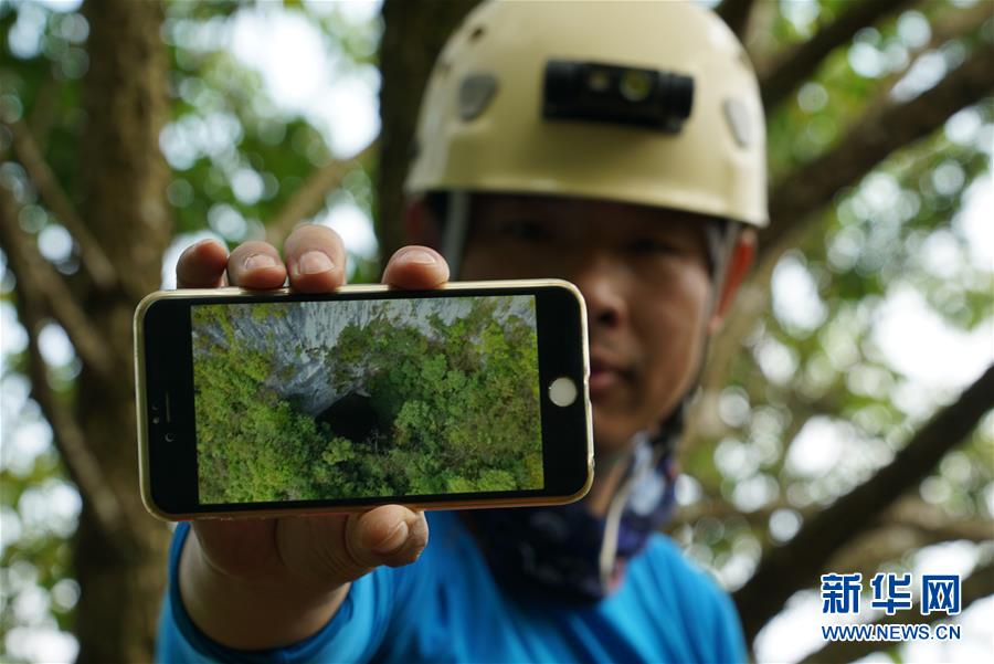 Expedi??o multinacional descobre buracos cársticos gigantes na China