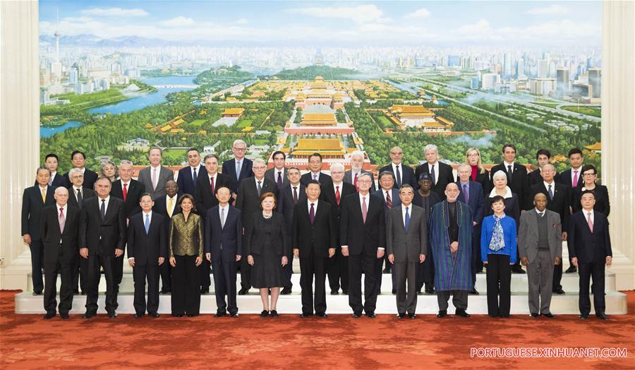 Xi se reúne com participantes estrangeiros no Fórum Internacional Imperial Springs e pede defesa do multilateralismo